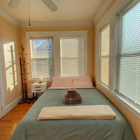 Near Train Station Gorgeous 3-Bedroom Apartment With Patios Boston Extérieur photo